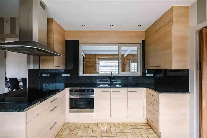 Huis te Koop Deinze: Alleenstaande Woning Nabij Centrum
