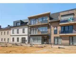 Handelspand met 3 Appartementen te Koop in As Centrum