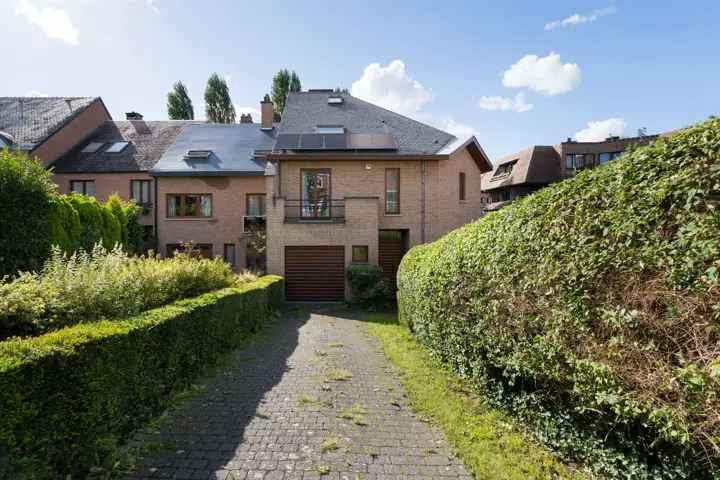 Te koop huis ruime woning met tuin en garage