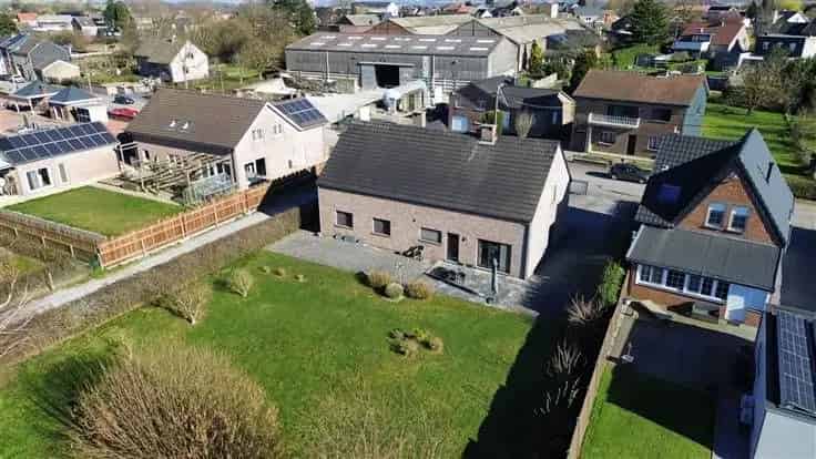 Huis te koop in Oupeye: Ruime villa met grote zolder