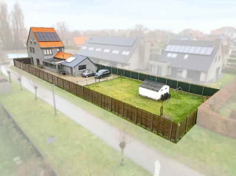 Alleenstaande woning op 721 m² met 6 slpk, garage en tuin