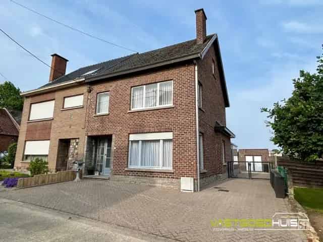 Huis te koop Meerbeke: 3 slaapkamers, renovatieproject