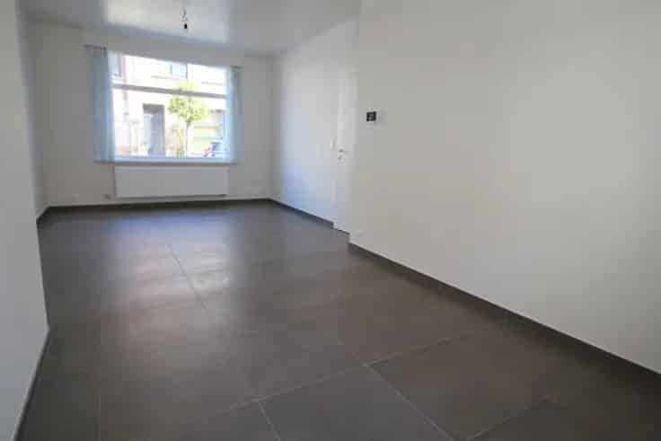Te Koop: Ruime 4 Slaapkamerwoning met Garage Brugge