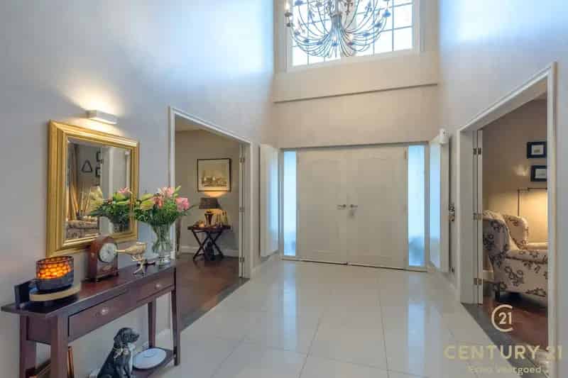 Villa te koop 5 slaapkamers 3 badkamers unieke groene omgeving