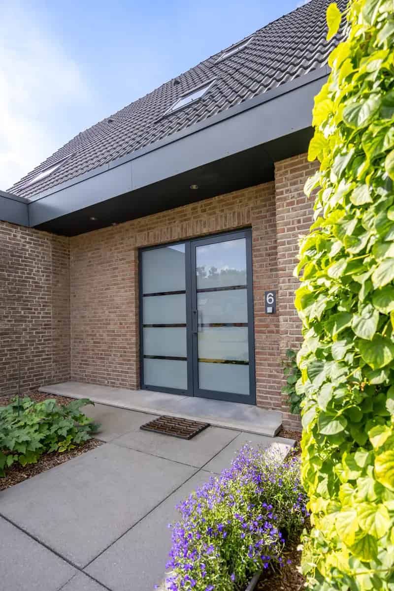 Huis te koop: Ruime gezinswoning met 5 slaapkamers en tuin