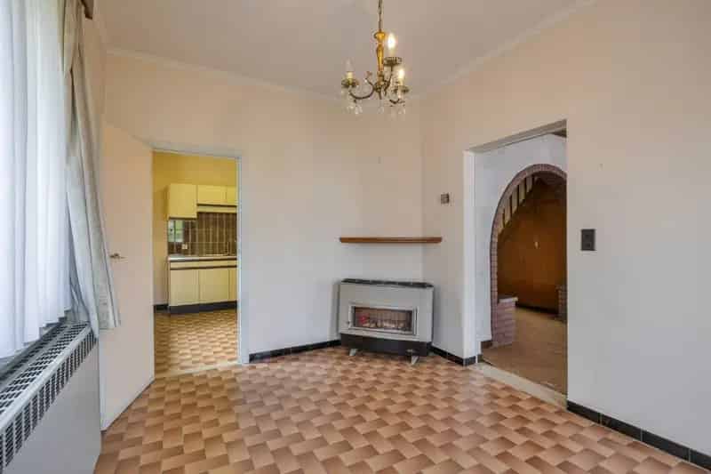 Te renoveren HOB 3 slpk uitstekende ligging Z-tuin 3a17ca