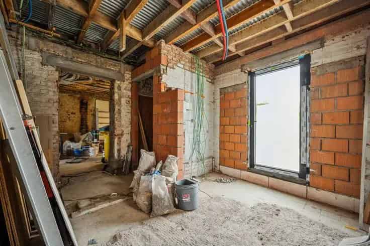 Huis Te Koop Gunstig Gelegen Met Potentieel