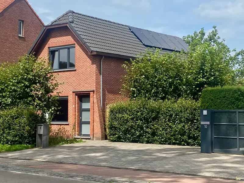 Huis te koop Zoersel centrum: Instapklare woning met tuin