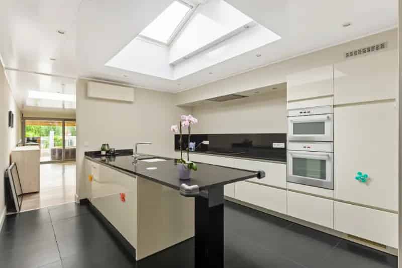 Gerenoveerde gezinswoning te Niel met 2 3 slaapkamers tuin en garage