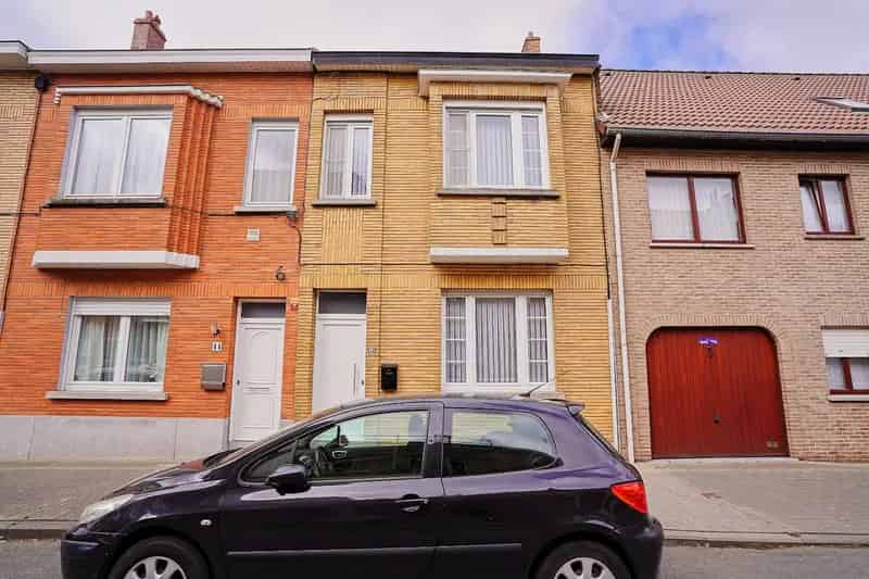 Huis te huur: gerenoveerde woning met tuin en 3 slaapkamers