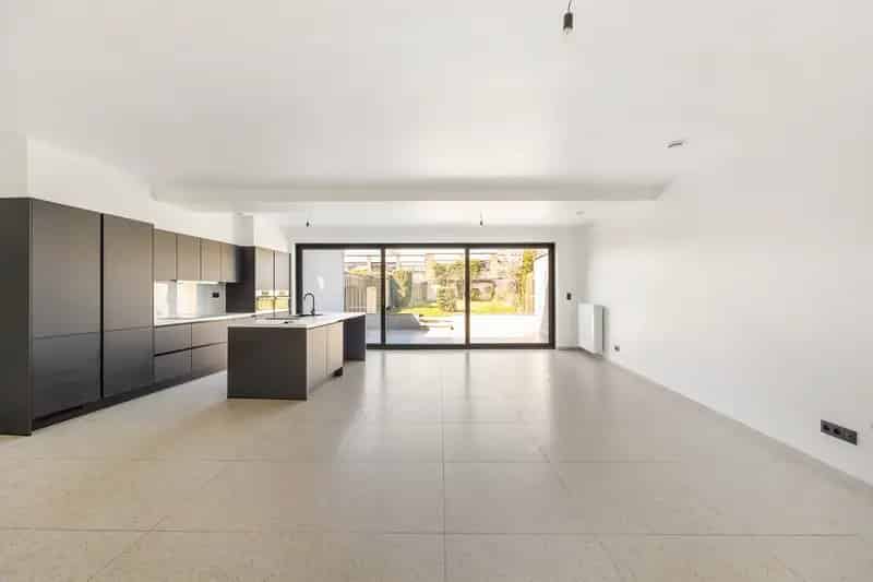 Appartement te koop Sint Niklaas: Modern gelijkvloers appartement met grote tuin