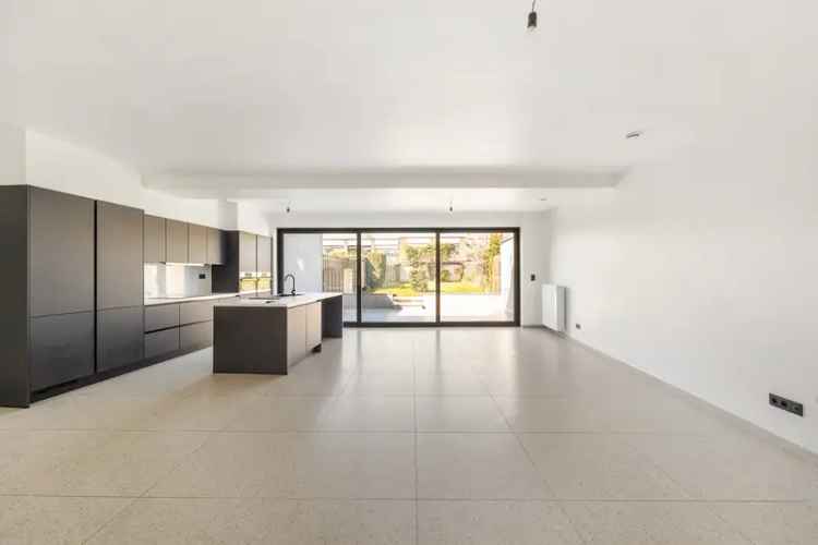 Appartement te koop Sint Niklaas: Modern gelijkvloers appartement met grote tuin