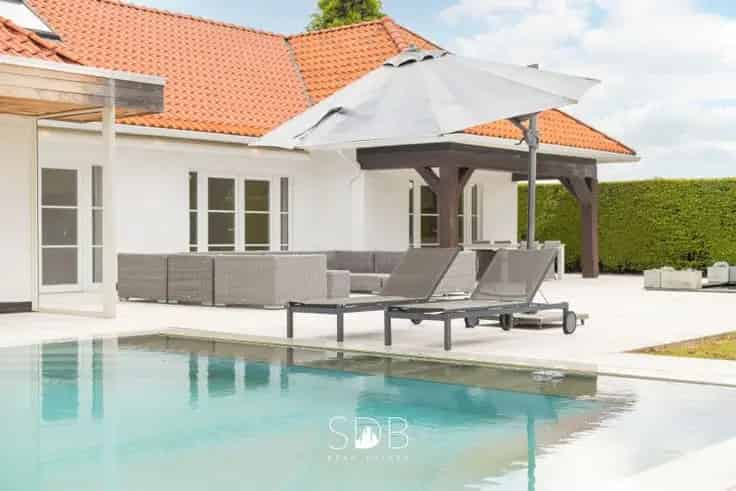 Villa te koop in Affligem met zwembad en paardenstallen
