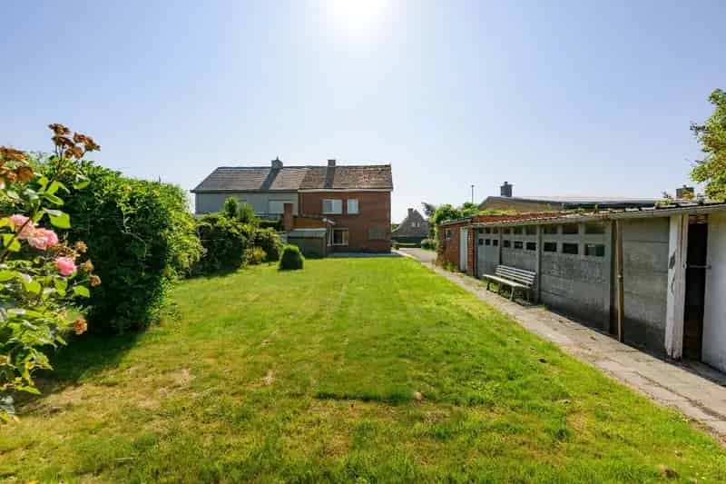 Huis te huur Pittem: Ruime gezinswoning 208m² te renoveren