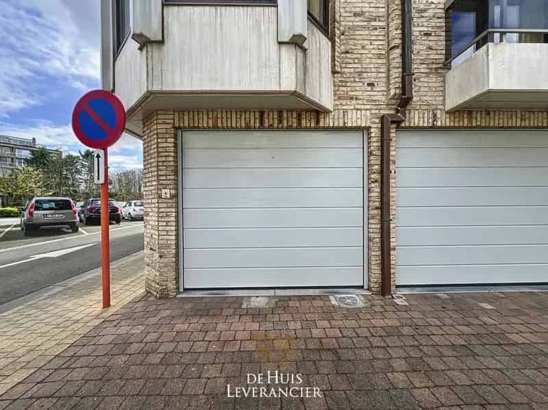 Garagebox te Koop Koksijde Ruime Garage met Stroom