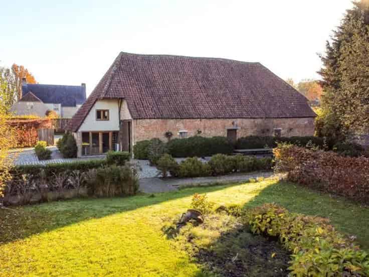 Huis Te Koop: Authentieke hoeve te renoveren
