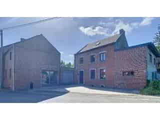 Huis te Koop Sombreffe 160m² 4 slaapkamers Garage Atelier Zwembad