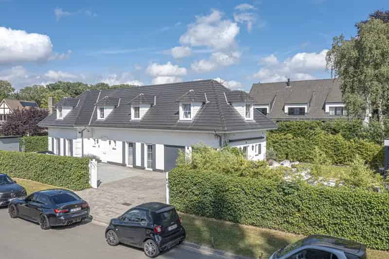 Exclusieve Villa te Koop in Wemmel met Zwembad en Poolhouse