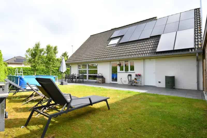 HEDENDAAGSE VILLA nabij Hertsberge centrum