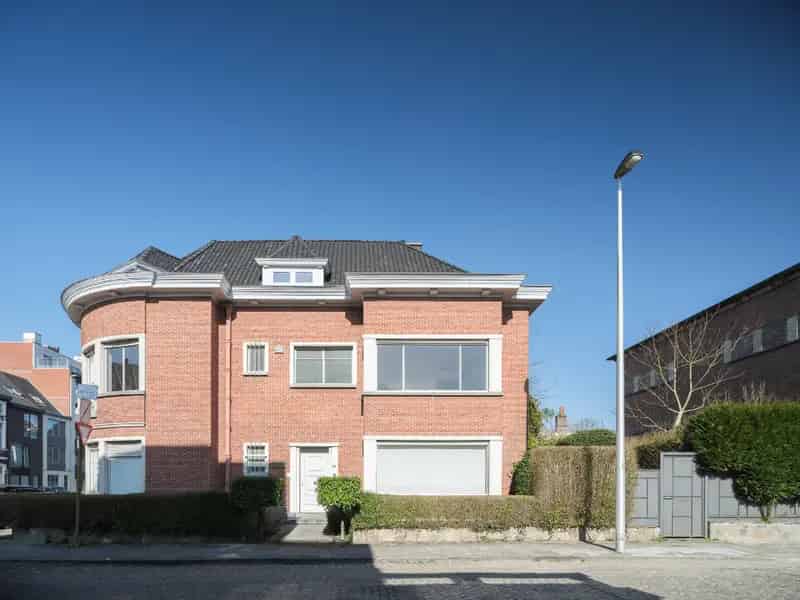 Herenhuis te koop: 429m² villa met praktijkruimte