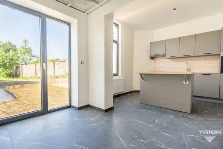 Huis te Koop Braine-l'Alleud: Gerenoveerde 3 Slaapkamers Nabij Station