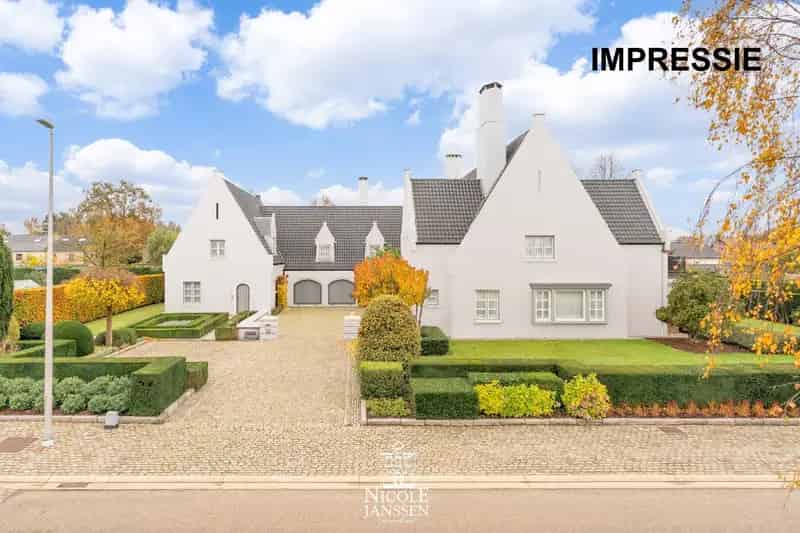 Villa in Engelse Stijl Te Koop