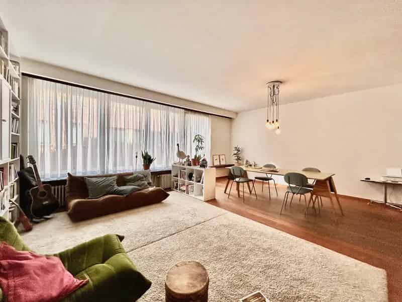 Appartement te koop: Rustig 3-slaapkamerappartement met garage
