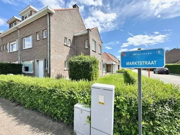Huis Te Koop Wielsbeke: Halfopen Woning met Handelsgebouw