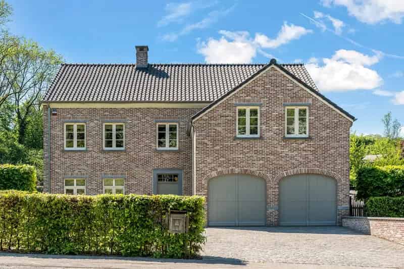 Statige villa met zuidtuin op 19a90ca te Bassenge