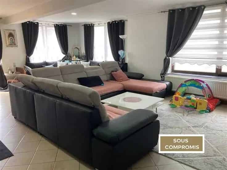 Appartement Te Koop 2 Slaapkamers Grote Terras Nabij Scholen Winkels