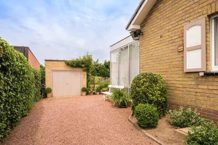 Te koop bungalow met garage in Maldegem in rustige buurt