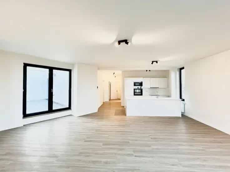 Gerenoveerd 2 Slaapkamer Appartement met Terras Nabij Kielpark
