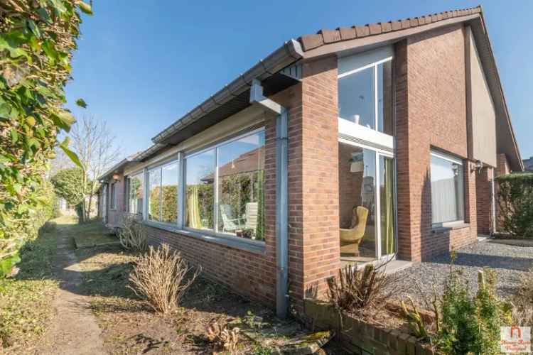 Seventies woning met tuin in rustige straat in Hechtel