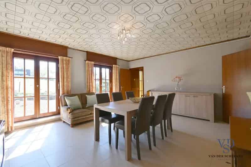 Huis te koop Semmerzake: Op te frissen halfopen bebouwing