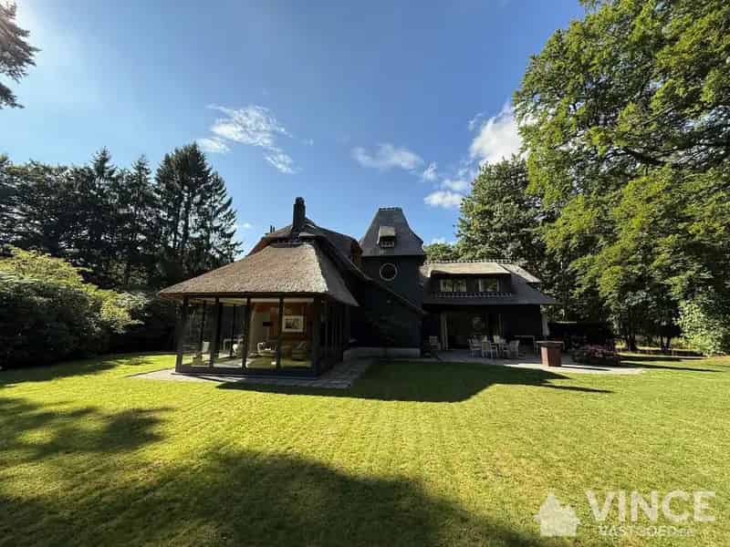 Huis te koop Brasschaat: Charmante Villa met Grote Tuin