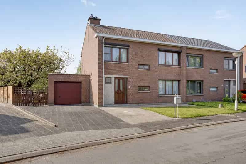 Huis te koop Bazel: 4 slaapkamers, tuin en garage