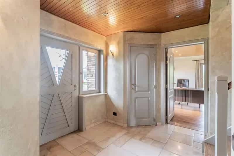 Instapklare woning met schrijnwerkerij te Leopoldsburg