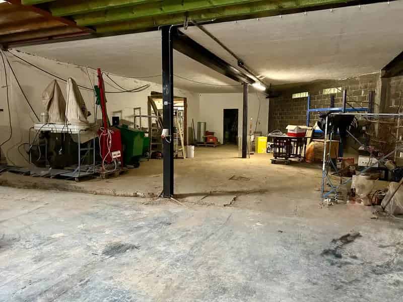 Magazijn 550 m2 met zonnepanelen.