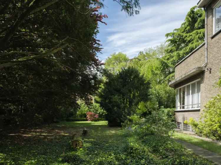 Te koop imposante half vrijstaande villa in Gent met parktuin