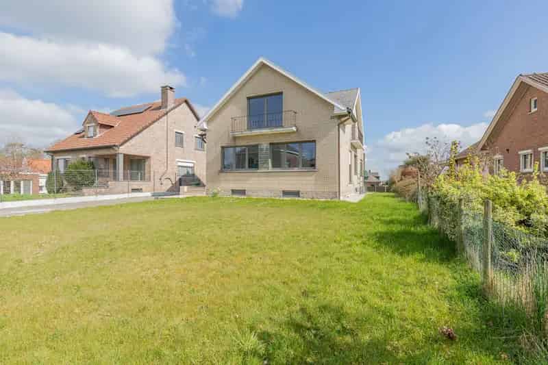 Villa 10a 5 slaapkamers grote tuin dubbele garage