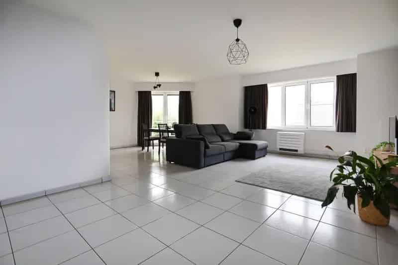 Ruim 2 slpk Appartement met Garage Nabij Melsele