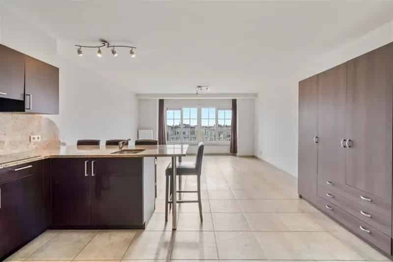 Zonnige woning vlakbij zeedijk