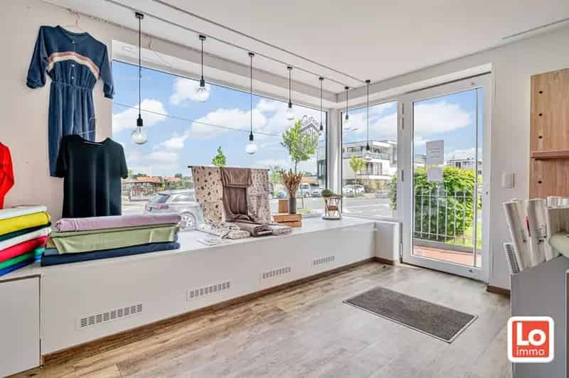 Commerciële Winkel Destelbergen: 1 Slaapkamer, Garage en Zuidgerichte Buitenruimte
