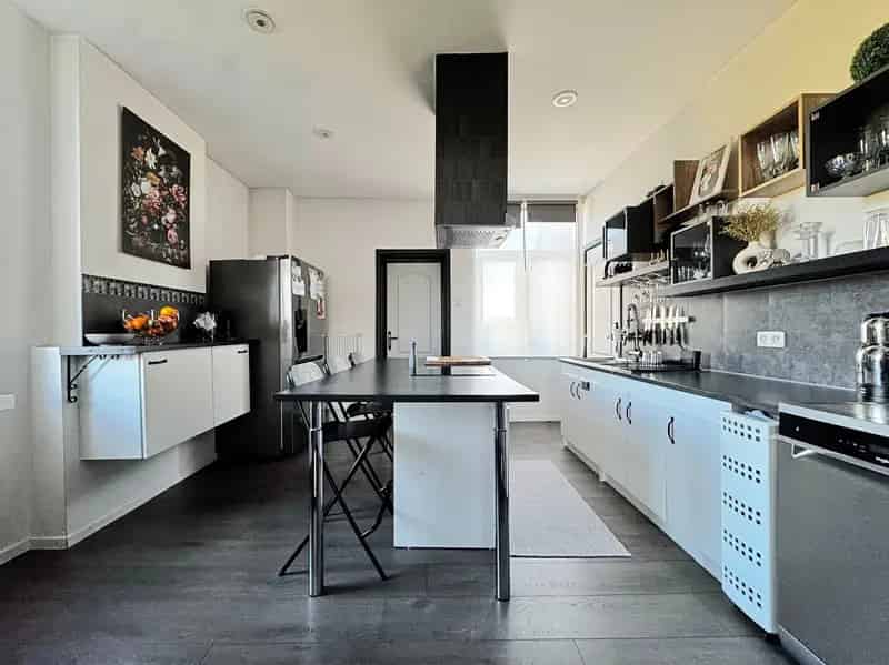 Gerenoveerde woning met bijgebouw en garage te koop
