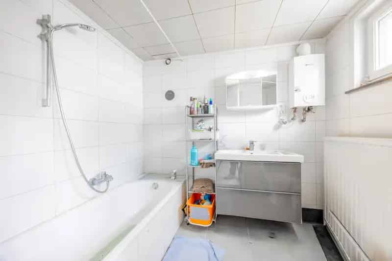 Huis te koop Veurne: Rustige gezinswoning met garage en tuin