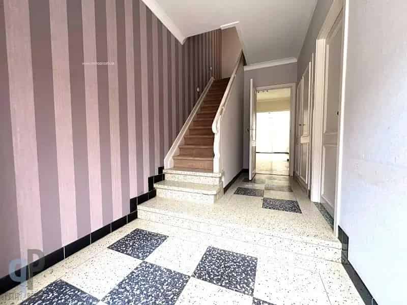 Te renoveren woning met 3 slaapkamers in Zottegem