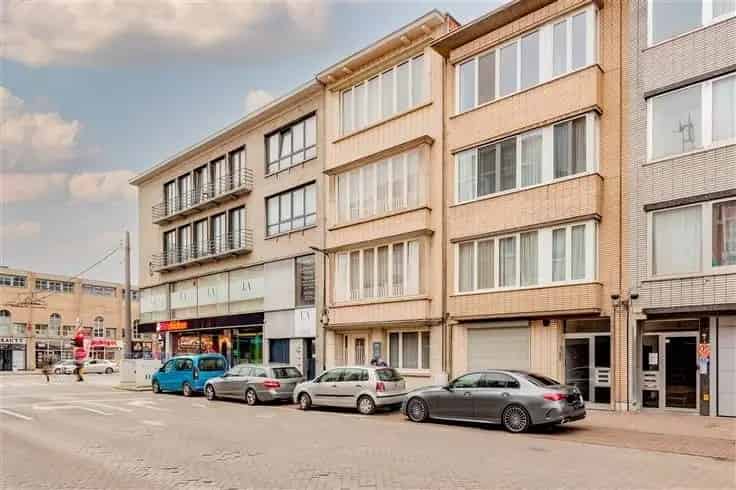 Huis Te Koop Merksem: Praktijk woning 6-7 slaapkamers