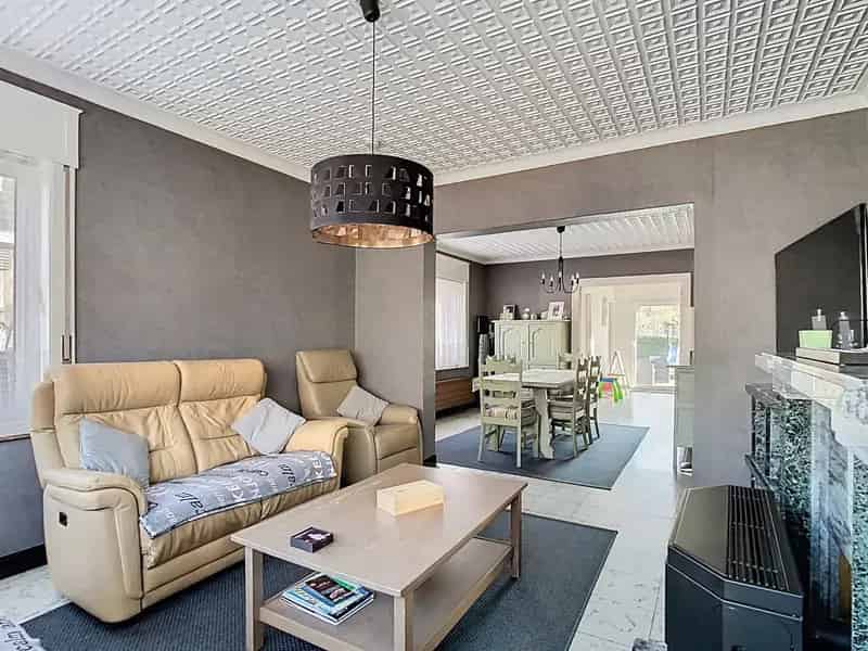 Woning met 3 slaapkamers, ruime garage en tuin