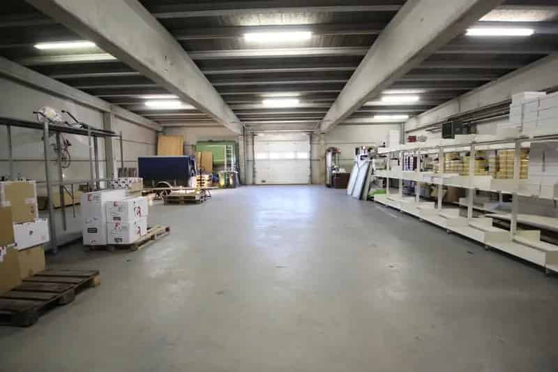 LOODS TE HUUR IEPER 225M2