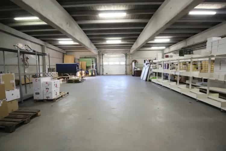 LOODS TE HUUR IEPER 225M2